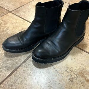 Chelsea boots: great used condition